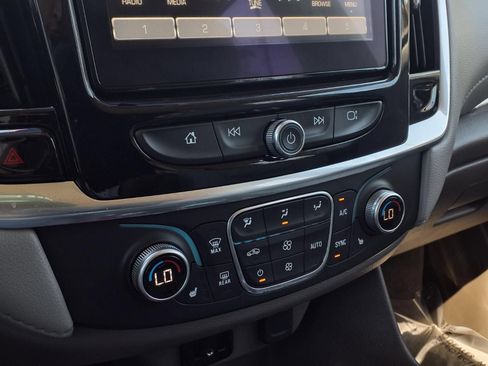 Used 2019 Chevrolet Traverse LT FWD image 10