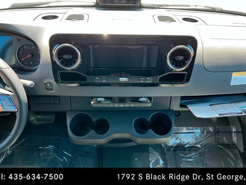 Used 2025 Mercedes-Benz Sprinter 2500 image 12