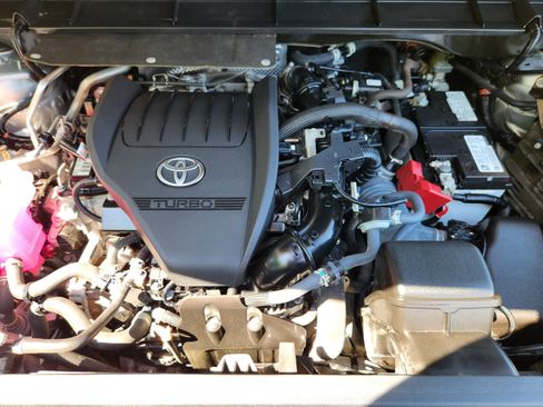 Used 2023 Toyota Highlander LE AWD/4WD image 18