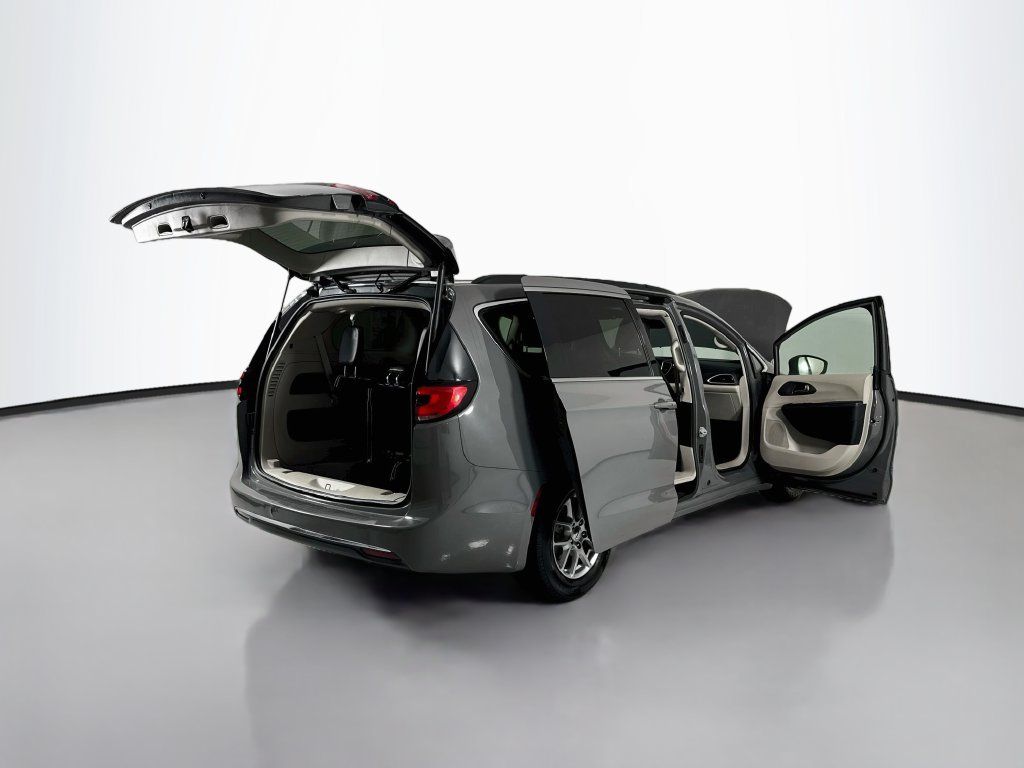 Used 2022 Chrysler Pacifica Touring-L FWD image 24
