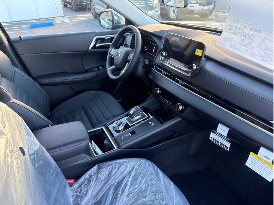 Used 2025 Mitsubishi Outlander SE AWD/4WD image 11