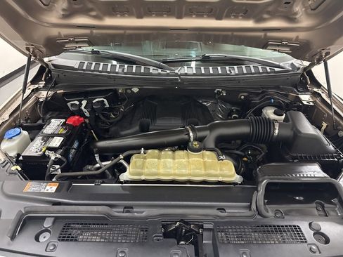 Used 2020 Ford Expedition XLT w/ FX4 Off-Road Package image 6