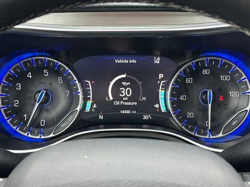 Used 2024 Chrysler Pacifica Limited w/ Uconnect Theater Family Group image 29