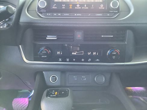 Used 2023 Nissan Rogue SV image 22