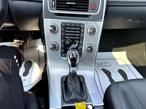 Used 2018 Volvo S60 T5 Inscription Platinum image 19