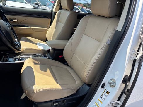 Used 2017 Mitsubishi Outlander SEL AWD/4WD image 10