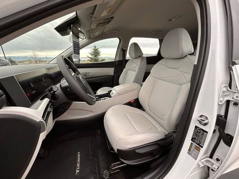 Used 2025 Hyundai Tucson SE image 22