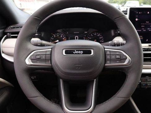 Used 2025 Jeep Compass Limited AWD/4WD image 10