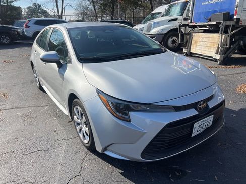 Used 2024 Toyota Corolla LE image 3