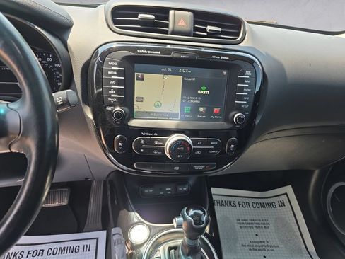 Used 2016 Kia Soul ! w/ Premium Package FWD image 11