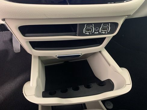 Used 2023 Chrysler Pacifica Touring-L image 29