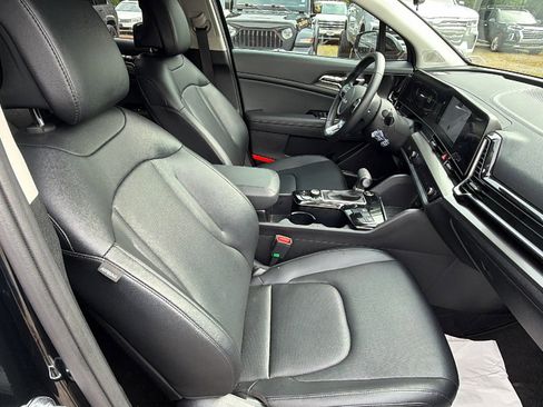 Used 2025 Kia Sportage EX w/ Premium Package FWD image 20