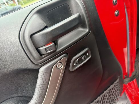 Used 2017 Jeep Wrangler Unlimited Sport AWD/4WD image 16