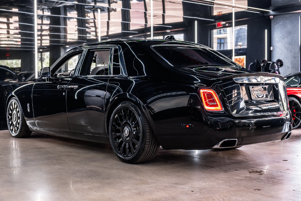 Used 2022 Rolls-Royce Phantom Sedan w/ The Phantom Package RWD image 22
