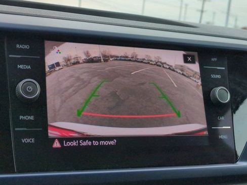 Used 2024 Volkswagen Taos SE image 12