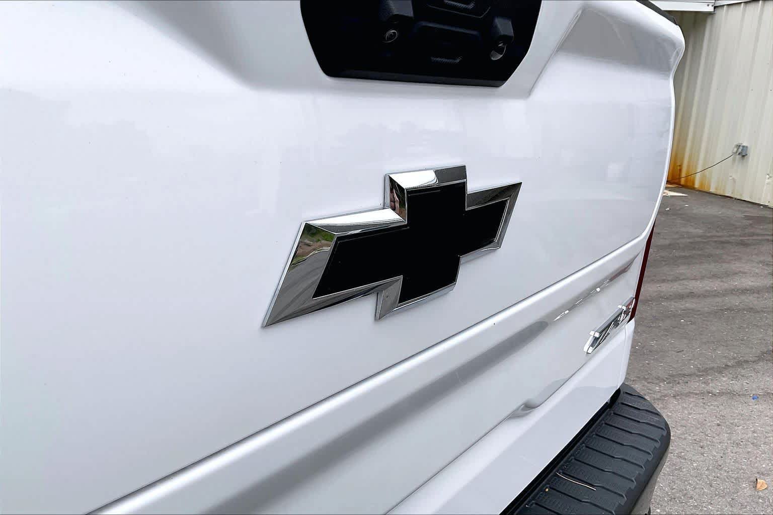 Used 2025 Chevrolet Silverado 1500 ZR2 w/ Technology Package AWD/4WD image 8