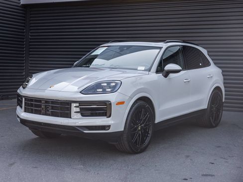 Certified 2024 Porsche Cayenne AWD/4WD image 1