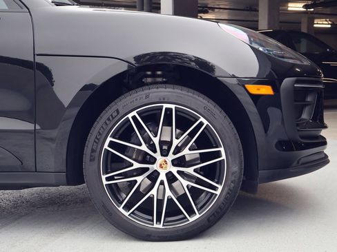 Certified 2025 Porsche Macan image 11