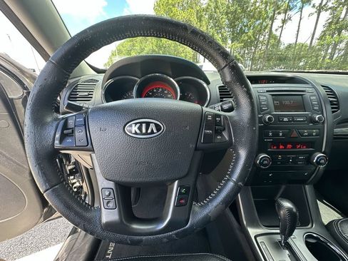 Used 2013 Kia Sorento SX FWD image 11