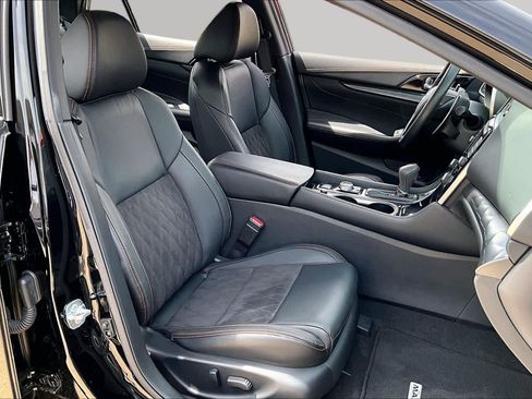 Used 2023 Nissan Maxima SR w/ Sport Mat Group FWD image 8
