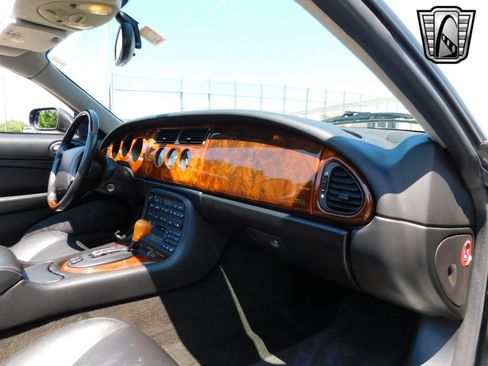 Used 1998 Jaguar XK8 Convertible image 23