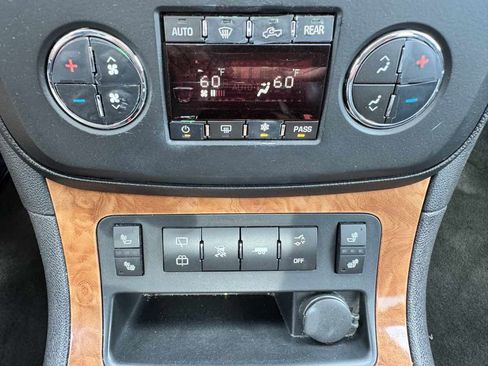Used 2009 Saturn Outlook XR w/ Convenience Package FWD image 49