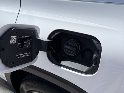 Used 2025 Mercedes-Benz GLB 250 image 18