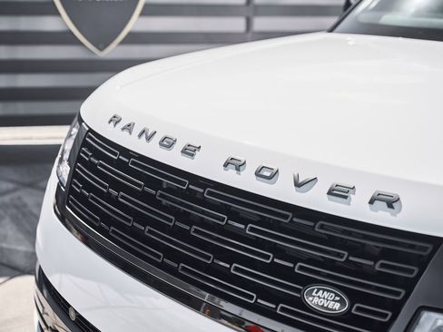 Used 2025 Land Rover Range Rover SE AWD/4WD image 7