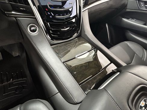 Used 2020 Cadillac Escalade Platinum w/ Escalade Sport Edition image 24