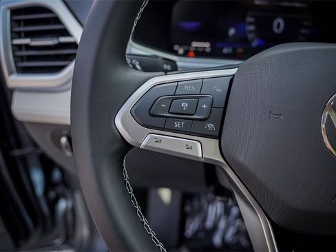 New 2026 Volkswagen Taos SE image 16
