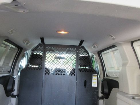 Used 2014 RAM C/V Tradesman FWD image 18