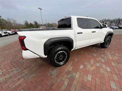 Used 2025 Toyota Tacoma TRD Off-Road image 36