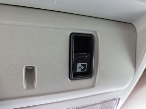 Used 2017 Nissan Titan SV image 22