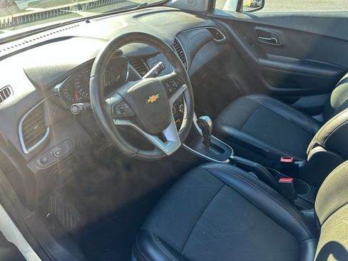 Used 2018 Chevrolet Trax LT w/ LT Convenience Package image 13