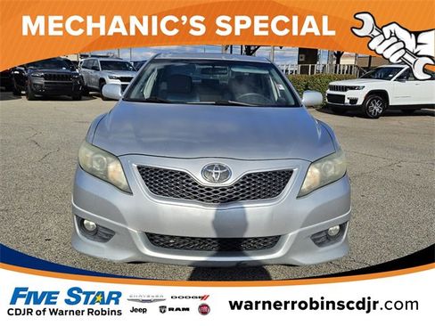 Used 2011 Toyota Camry SE image 2