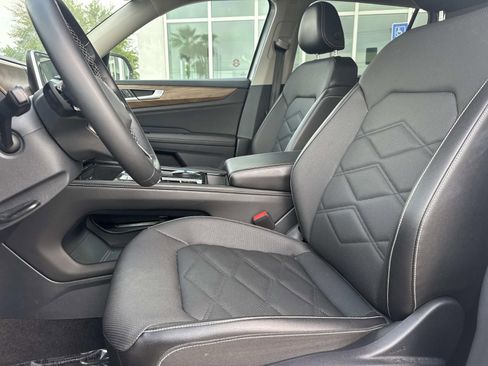 Used 2025 Volkswagen Atlas SE image 16