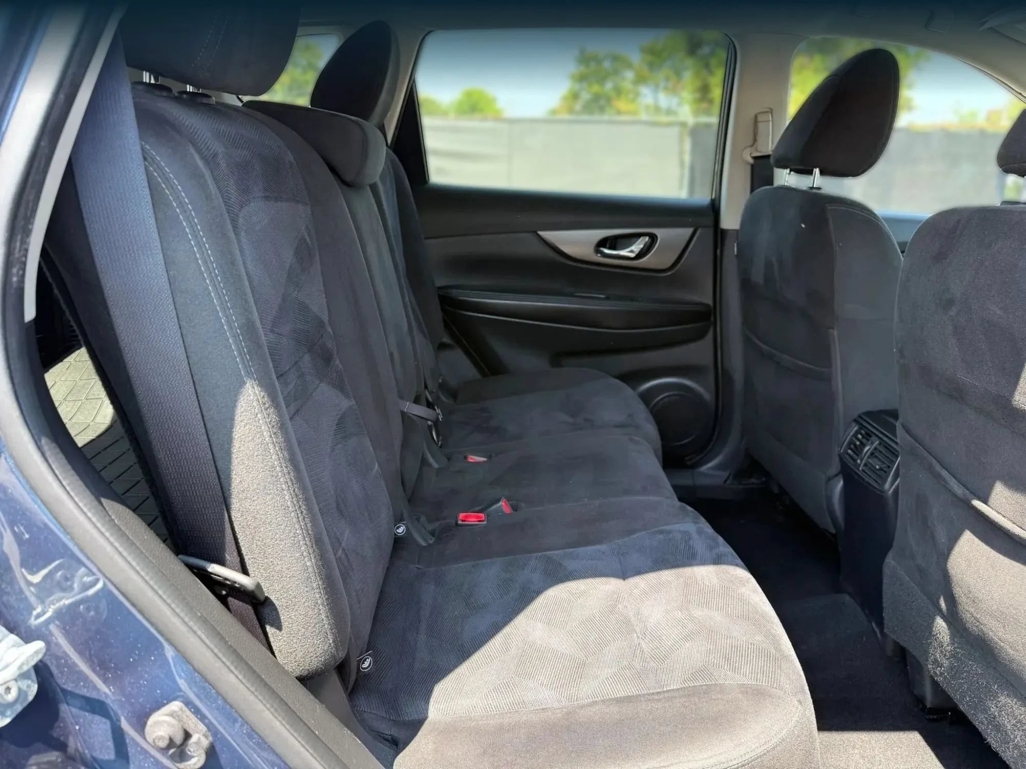 Used 2015 Nissan Rogue SV AWD/4WD image 20