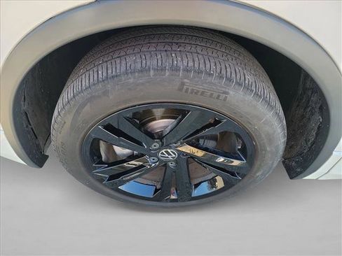 Used 2023 Volkswagen Tiguan SE R-Line image 9