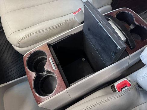 Used 2014 Toyota Sienna XLE w/ Entertainment Package image 35