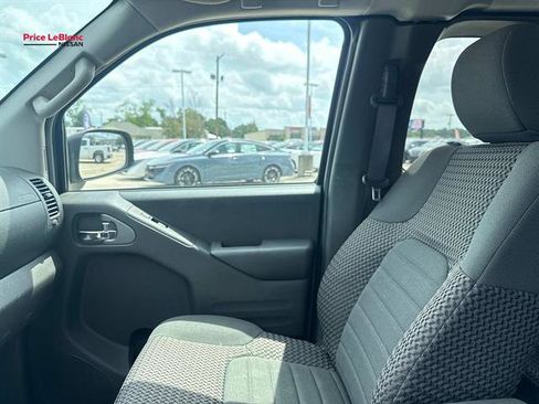 Used 2016 Nissan Frontier SV w/ SV Value Truck Package RWD image 15