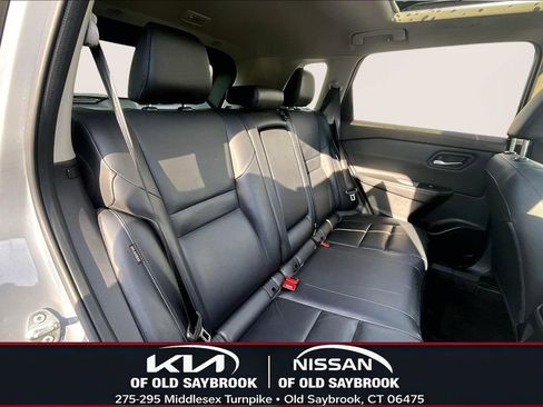 Used 2023 Nissan Rogue SL image 25