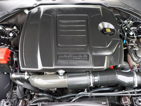 Used 2018 Jaguar XE Premium RWD image 39