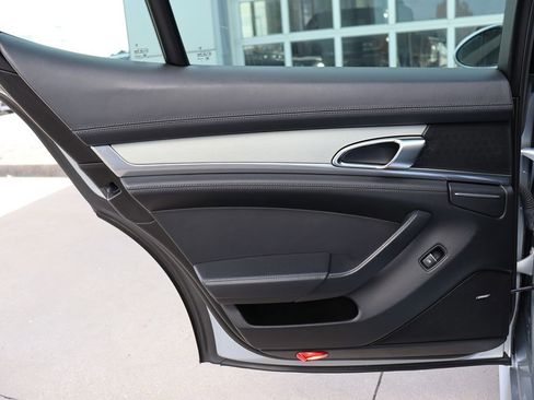 Used 2015 Porsche Panamera S image 46