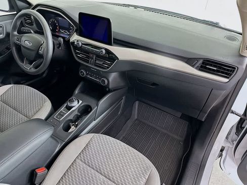 Certified 2020 Ford Escape SE image 32