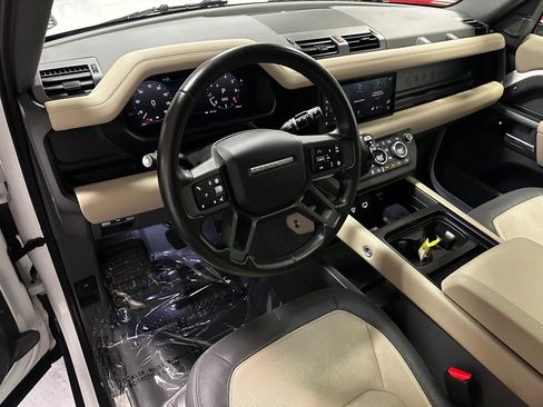 Used 2024 Land Rover Defender 90 X-Dynamic SE AWD/4WD image 10