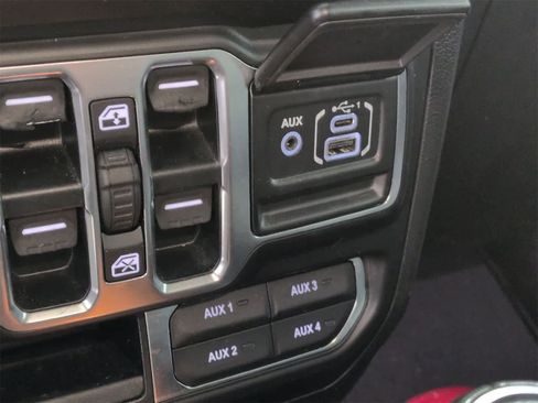 Certified 2020 Jeep Wrangler Unlimited Sahara image 31