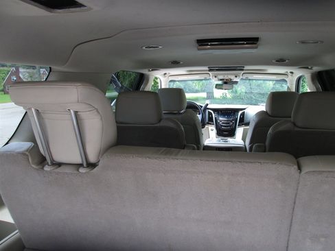 Used 2018 Cadillac Escalade ESV Luxury image 19