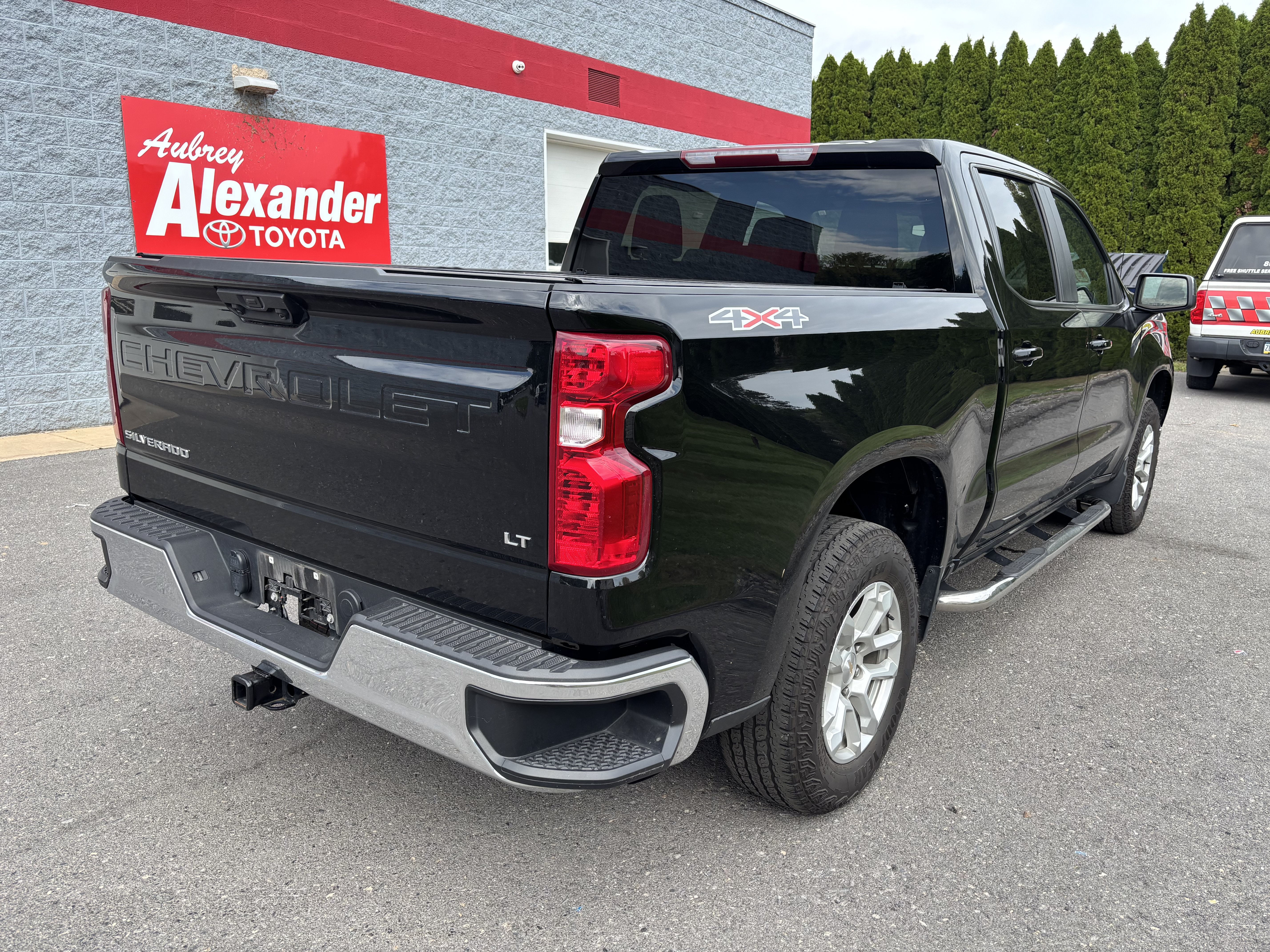 Used 2024 Chevrolet Silverado 1500 LT AWD/4WD image 3