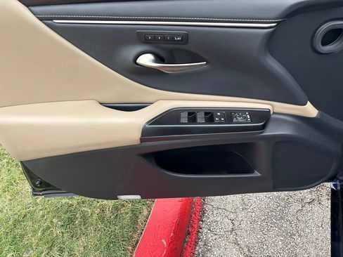 Used 2020 Lexus ES 300h w/ Premium Package FWD image 12