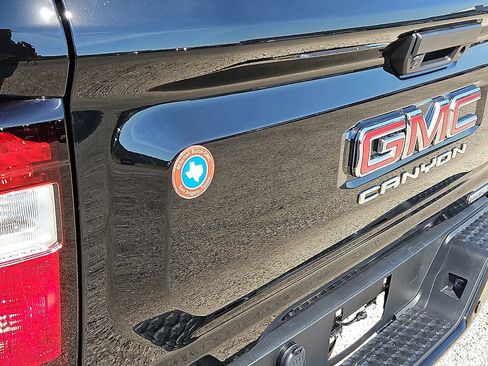 New 2026 GMC Canyon Elevation w/ Convenience Package image 9